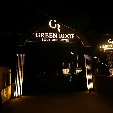 Roof Boutique & מלון