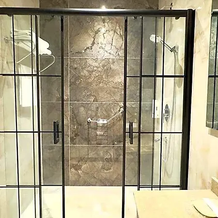מלון Roof Boutique & 5*